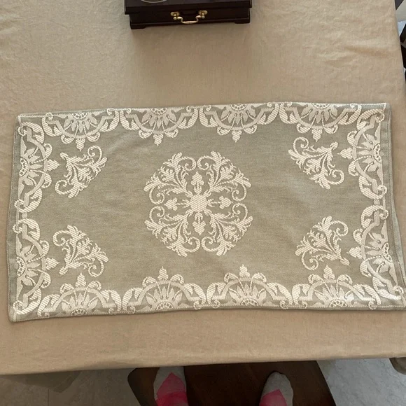 Set of Two King Size Jacquard Floral Pillow Shams - Picture 4 of 5